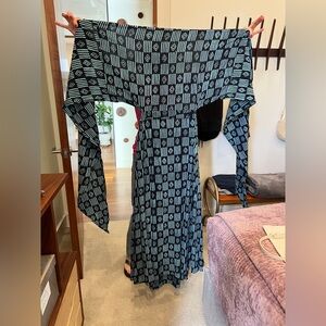 Their best seller. Skirt to dress, sash, tie, halter, wrap, multiple styles.